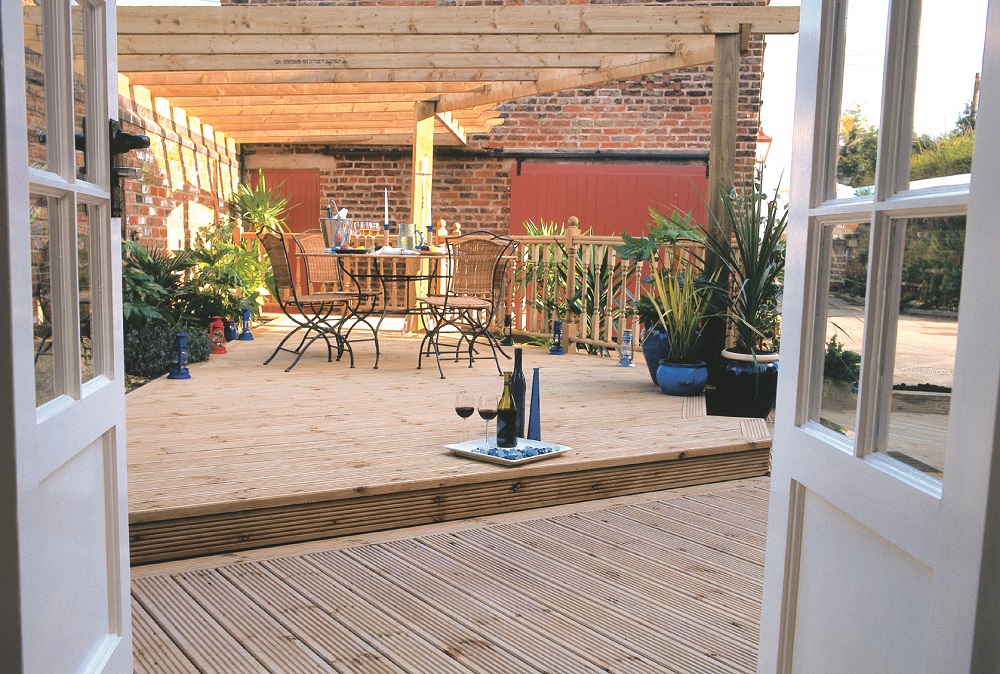 Decking grooved or smooth? Hartwells Fencing